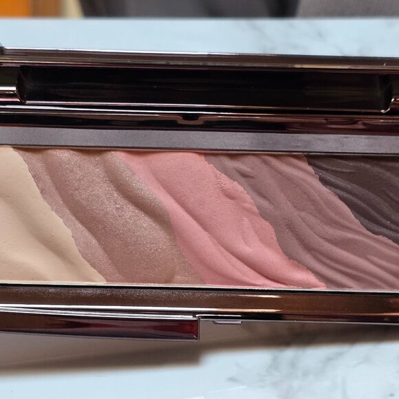 Hourglass MONOCHROME Modernist EyeShadow Palette - Picture 5 of 7